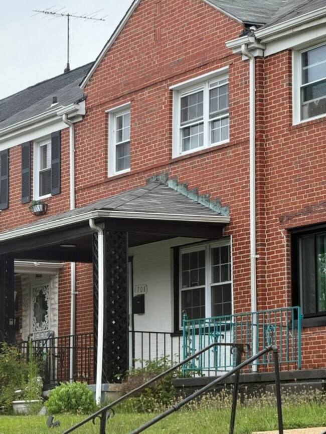 Foto del edificio - 1708 Hartsdale Rd