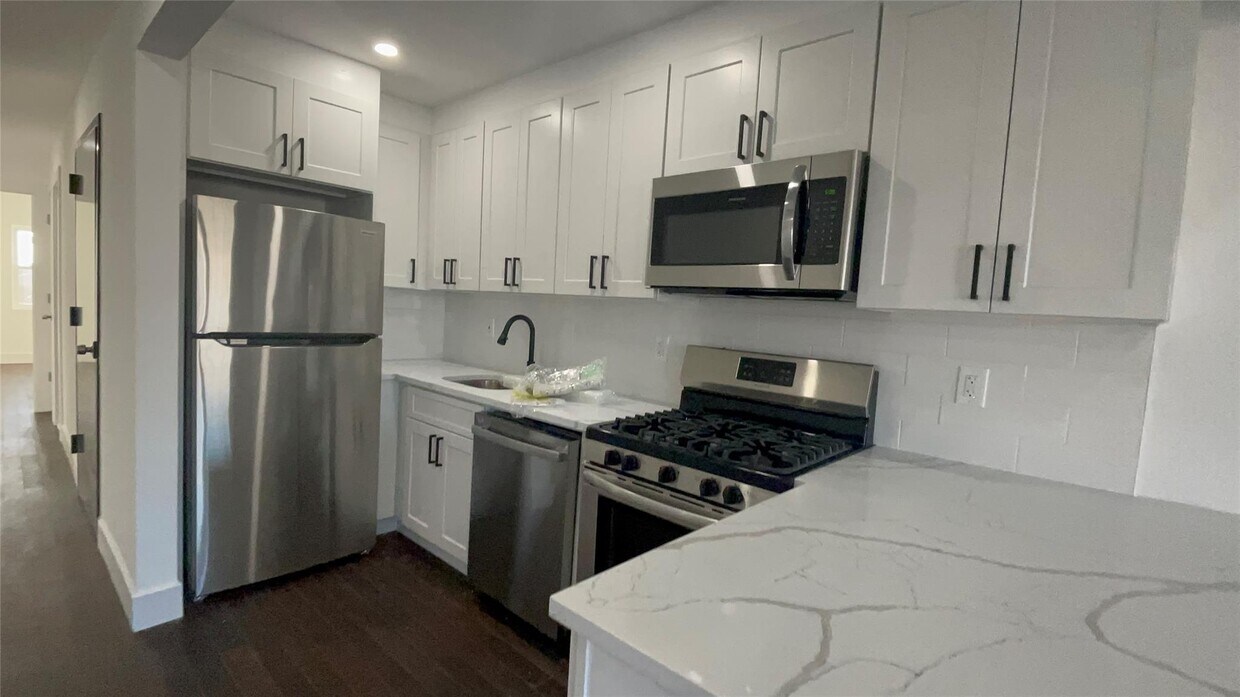 Foto principal - 69-1 Burchell Ave