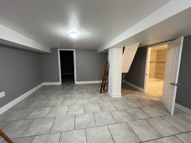 Living room - 5154 W EDDY ST