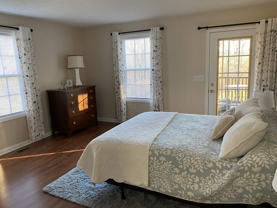 1944 Highway 49 E, Charlotte, TN 37036 Townhome Rentals in Charlotte