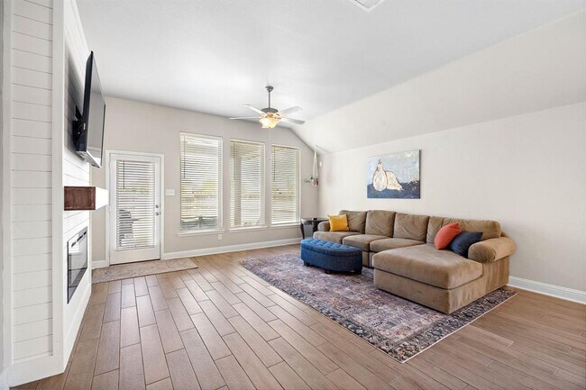 Foto del edificio - 18219 Hayden Lakes Dr