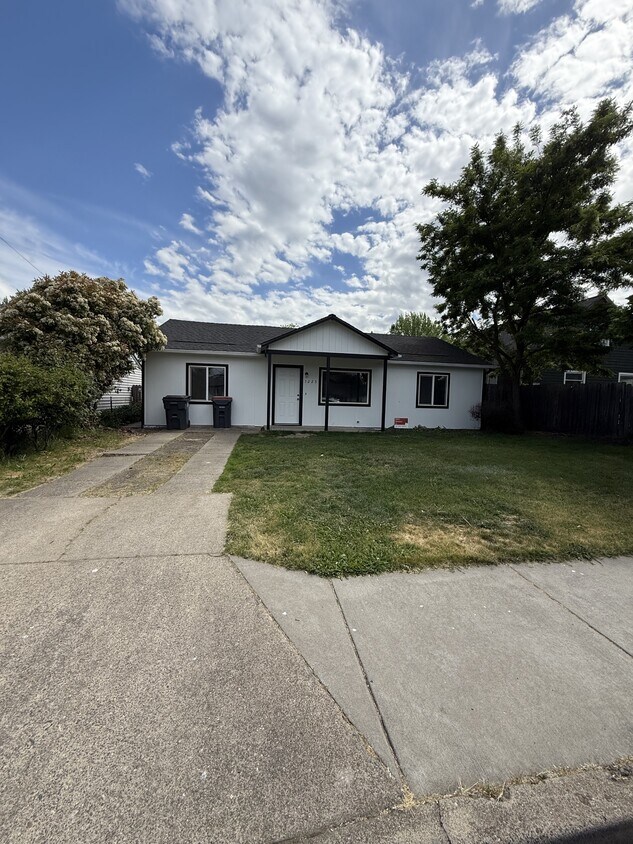 Primary Photo - 1225 Withington St
