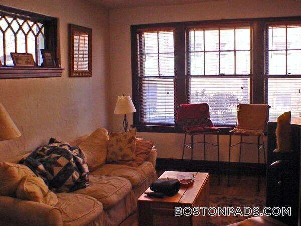 Foto del edificio - 8 Lakeville Rd