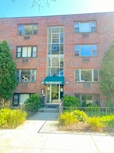 Building Photo - 70 Jamaicaway