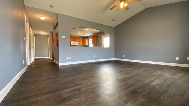 Building Photo - Updated 2 Bedroom, 2 Bathroom Duplex, Clos...