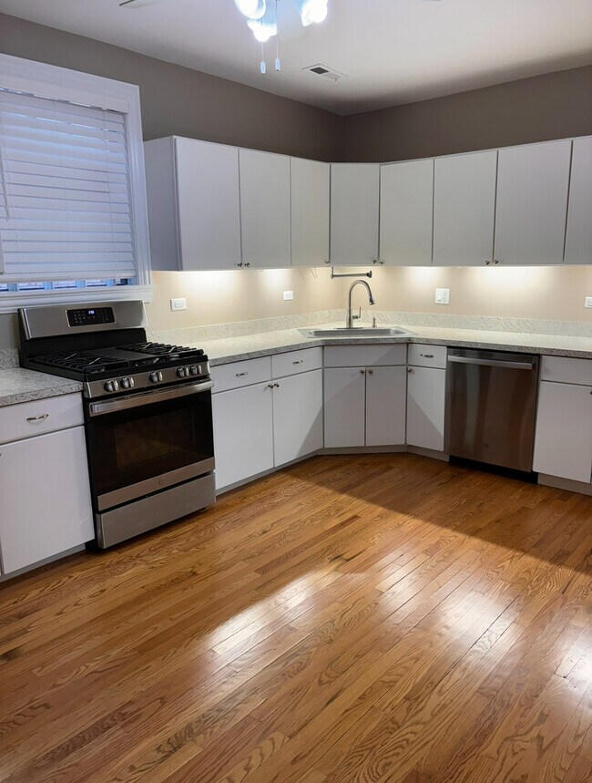 Foto del edificio - 4810 W Ainslie St