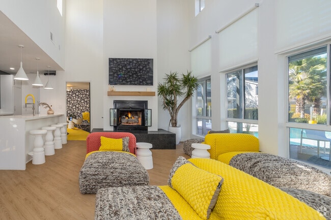 Building Photo - Luma Davis