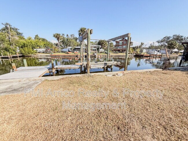 Foto del edificio - 818 Bayview Dr