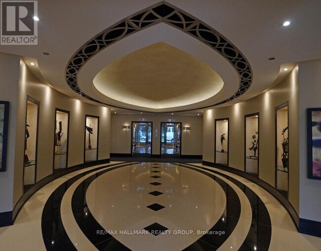 Building Photo - 108 Lisgar St