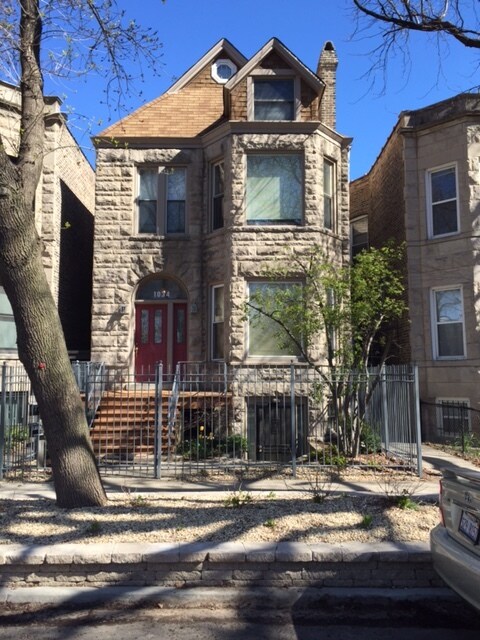 Graystone building at 1034 W George - 1034 W George St