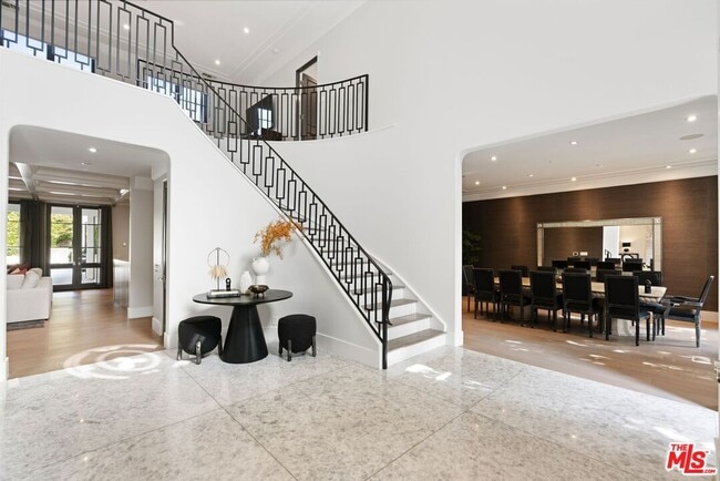 Foto del edificio - 506 N Rexford Dr