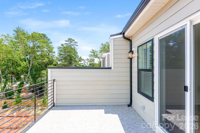 Building Photo - 2111 Freeland Pk Dr