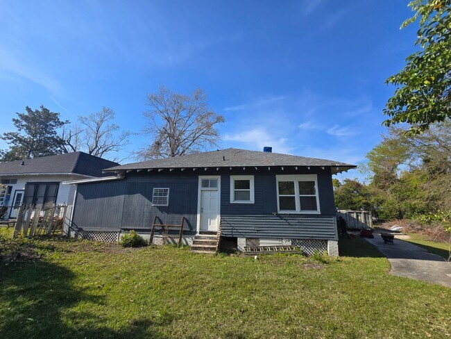 Foto del edificio - 311 Jl Lomax Dr