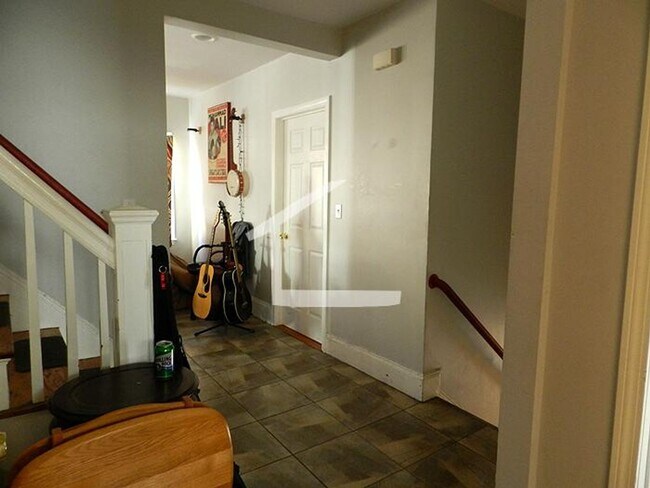 Foto del edificio - Large Apartment in Allston, Students Welcome! Pets Friendly. Laundry on a Site, Parking for Rent