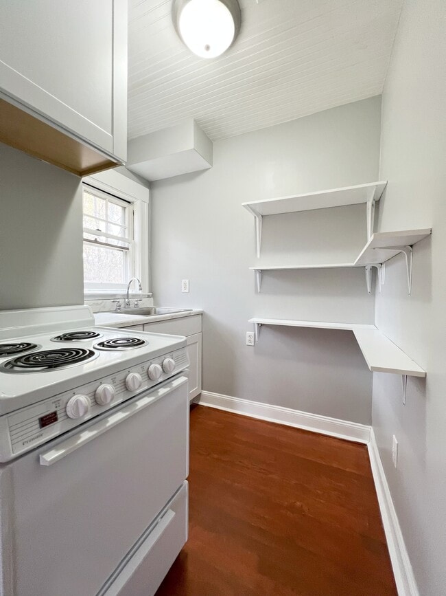 Building Photo - 87 Walnut St