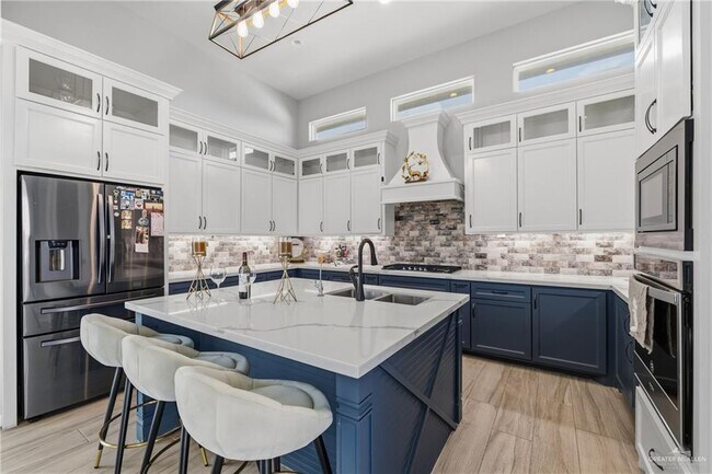 Foto del edificio - 27 Ensenada Ave