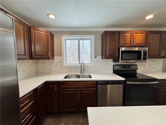 Foto del edificio - 496 Pebbleview Dr