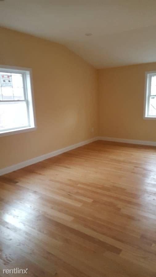 Building Photo - 4 br, 2 bath  - 27 Russell St