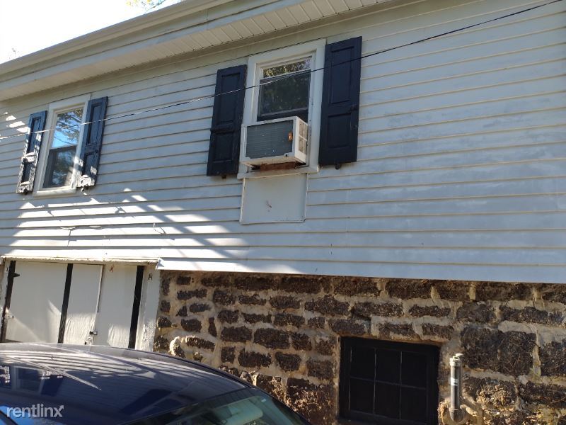 Primary Photo - 3 br, 1 bath House - 31 Main St