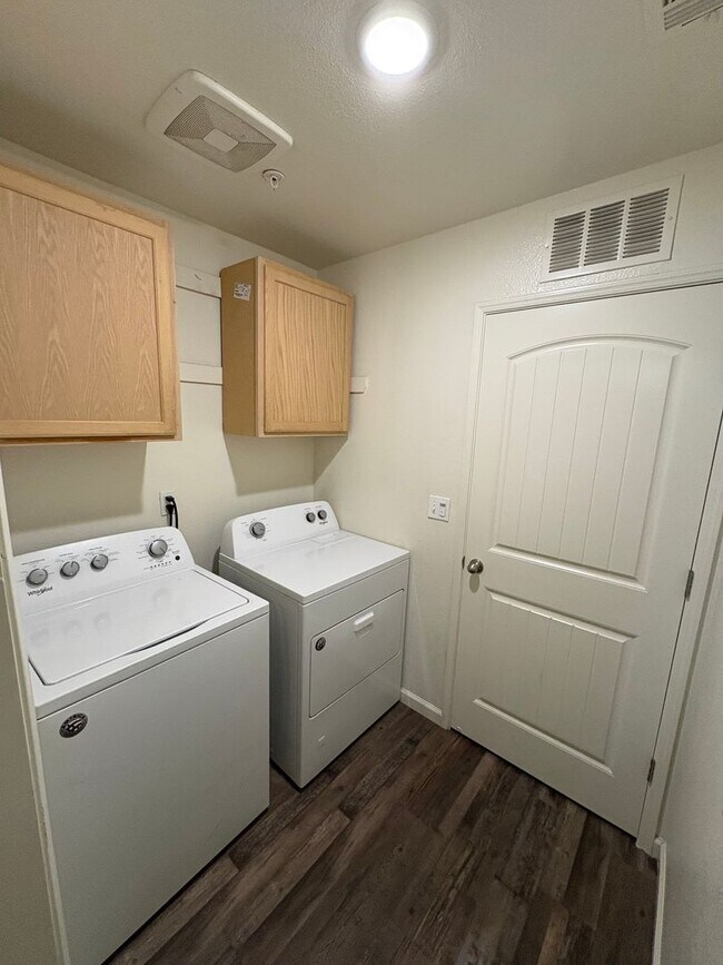 Foto del edificio - NW Visalia Home Near Shopping Center Rent Ready!
