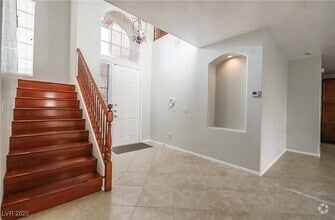 Building Photo - 2219 Summer Home St