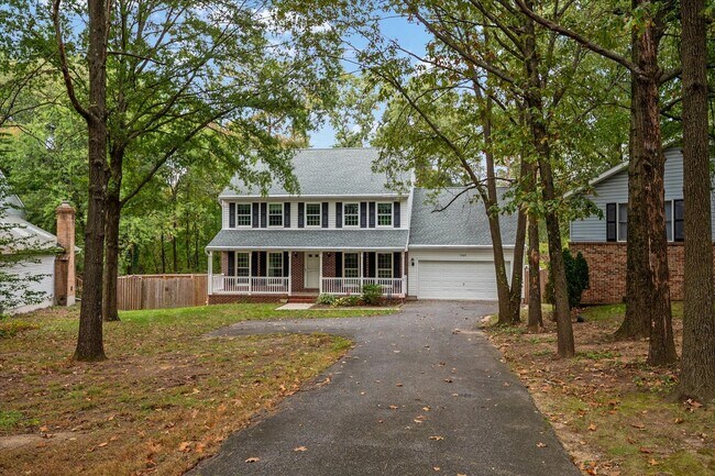 Building Photo - Charming Colonial in Elmhurst Station