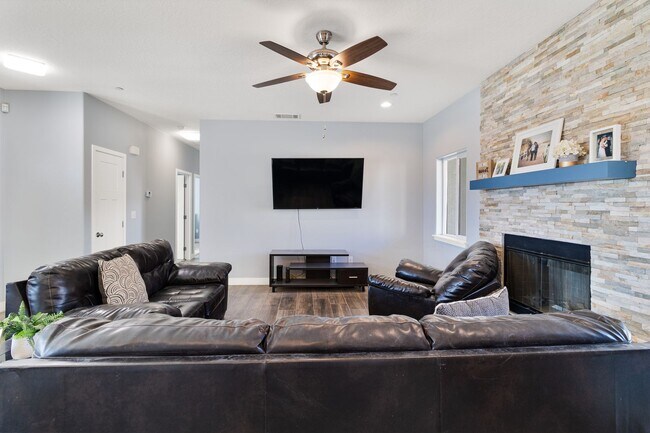 Foto del edificio - Beautiful 4 Bed 3 Bathroom