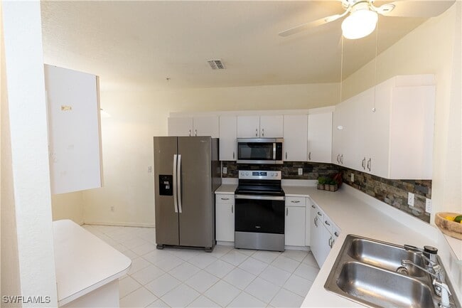Building Photo - 12040 Summergate Cir