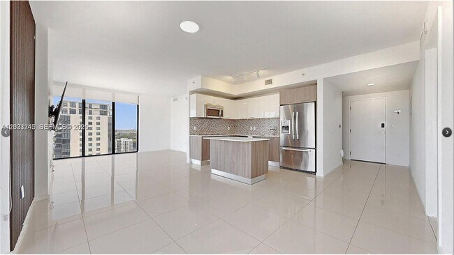 Foto del edificio - 5300 Paseo Blvd