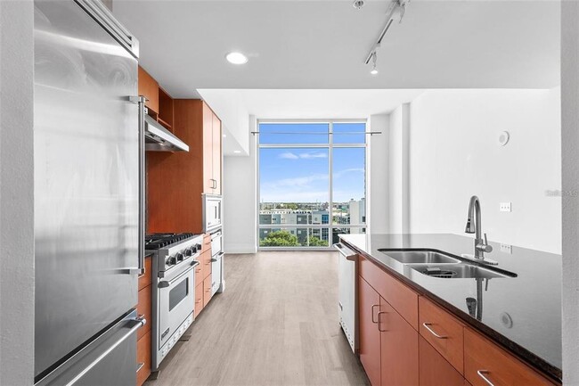 Building Photo - 1208 E Kennedy Blvd