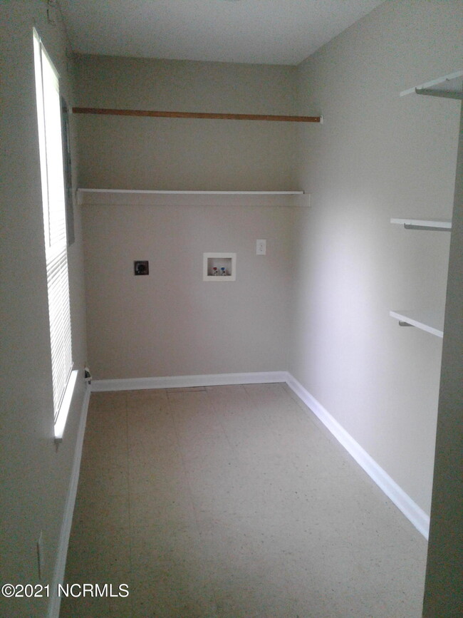 Building Photo - 1500 Hammock Ln