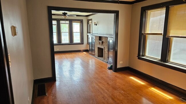 Building Photo - 7146 S Racine Ave