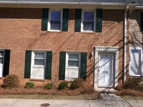 Building Photo - 3915 Valley Ct