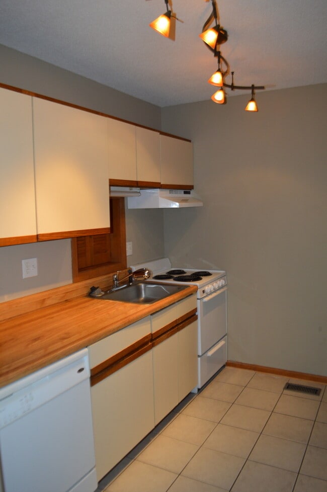 Building Photo - 207 McCellion Ave