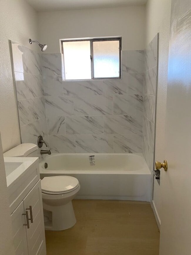 Building Photo - FRESH REMODEL and LARGE YARD!