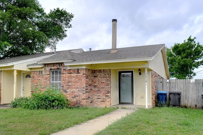 Building Photo - Tiffany Meadows