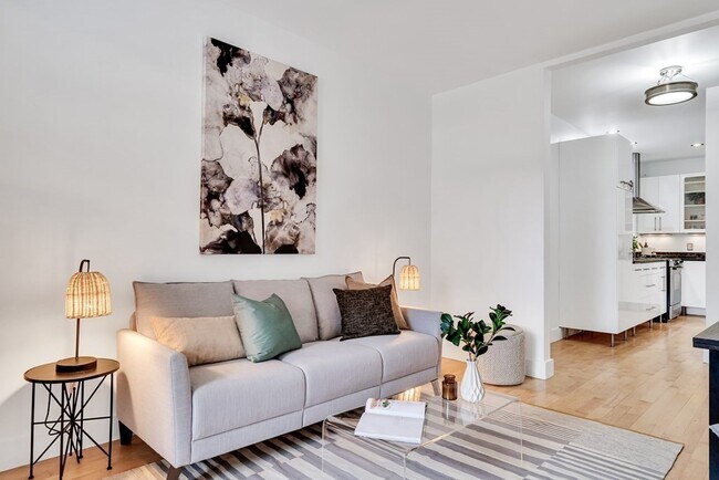 *Pictures are representative samples of the advertised unit. In some cases, the actual units you to - 32 S Huntington Ave