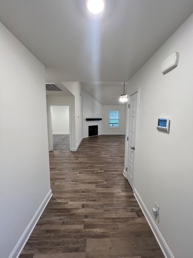 Building Photo - 811 Lillian Grace Dr