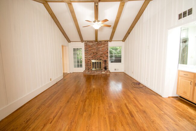 Building Photo - 376 Cochran Dr NW