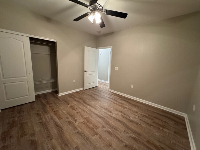 Foto del edificio - 900 Southmoor Dr