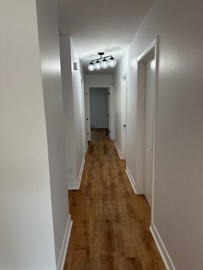 Hallway - 9357 Rue Basile-Routhier