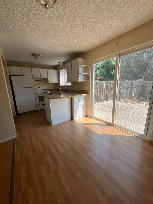 Primary Photo - 2 Bedroom, 1.5 Bathroom Townhouse