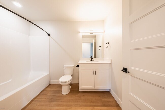Foto del edificio - 1 bed 1 bath Modern Apartment - 916 sqft