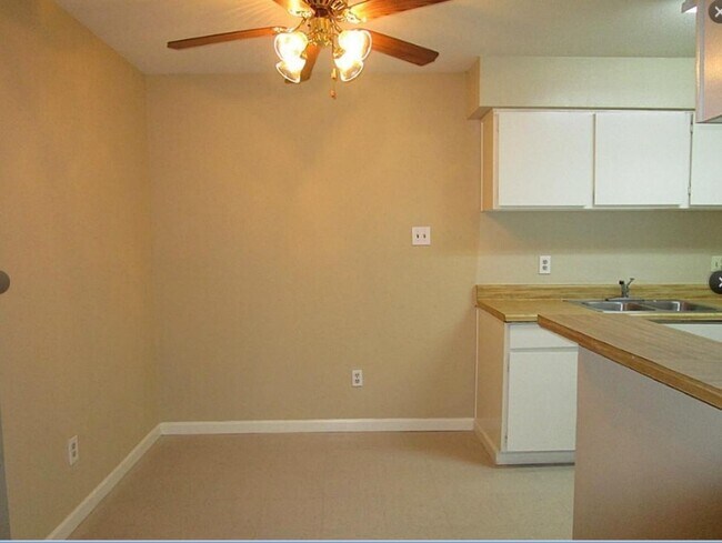 Foto del edificio - 2200 Cypress Landing Rd