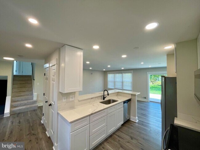 Foto del edificio - 2504 Little River Rd