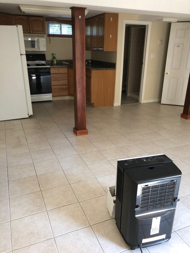 6 Russell Ave Unit Floor, Bethpage, NY 11714 Apartments in Bethpage