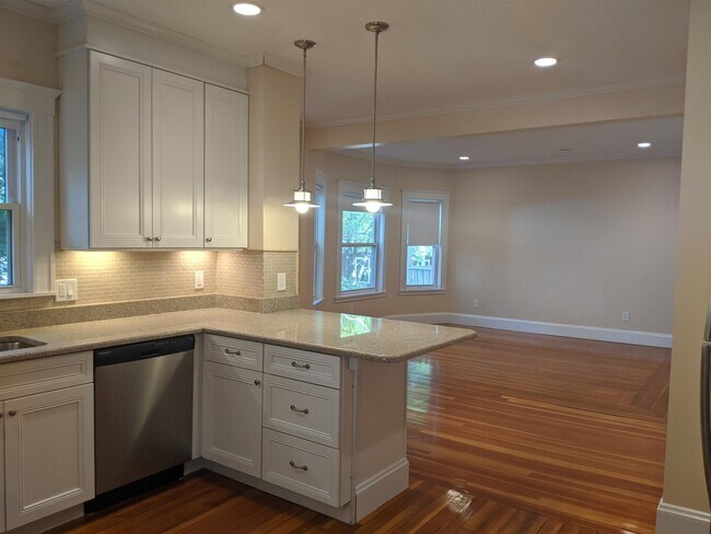 Building Photo - 9 Whitfield Rd