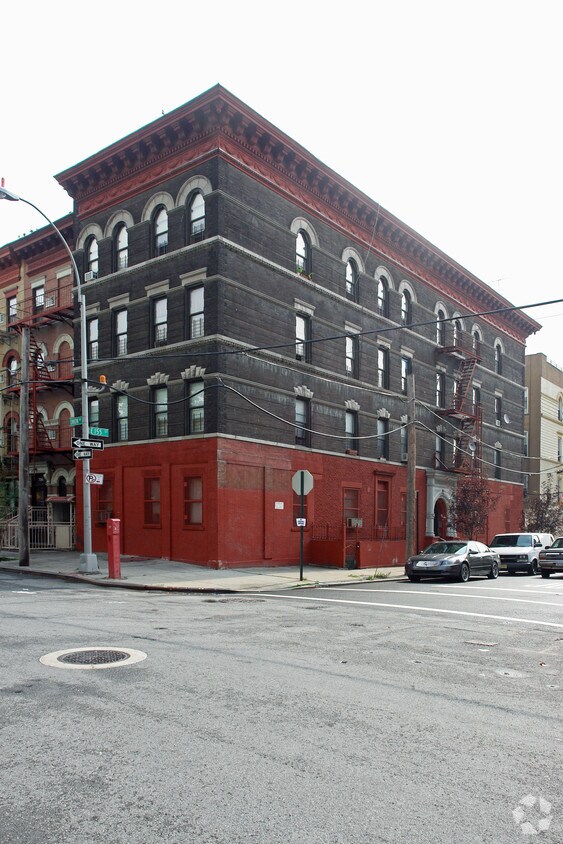Primary Photo - 835 E 155th St