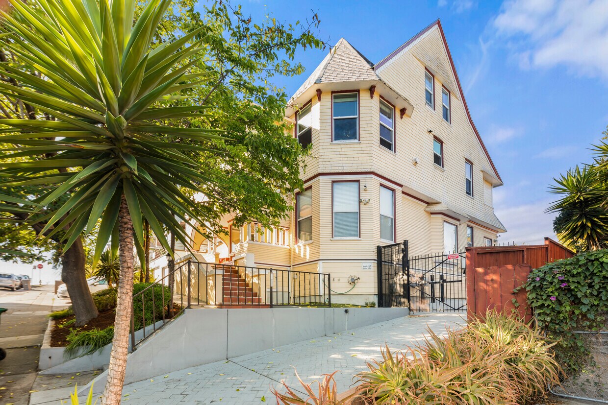Foto principal - 1424 E 31st St