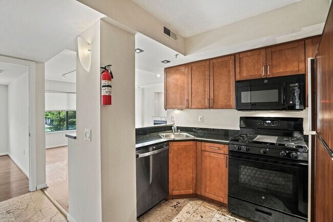 Building Photo - Light Filled One-Bedroom + Den in Dupont C...